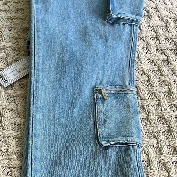 New Boohoo Jeans Light Wash Multi Zip Pocket Cargo Jeans size 4 - Picture 10 of 16